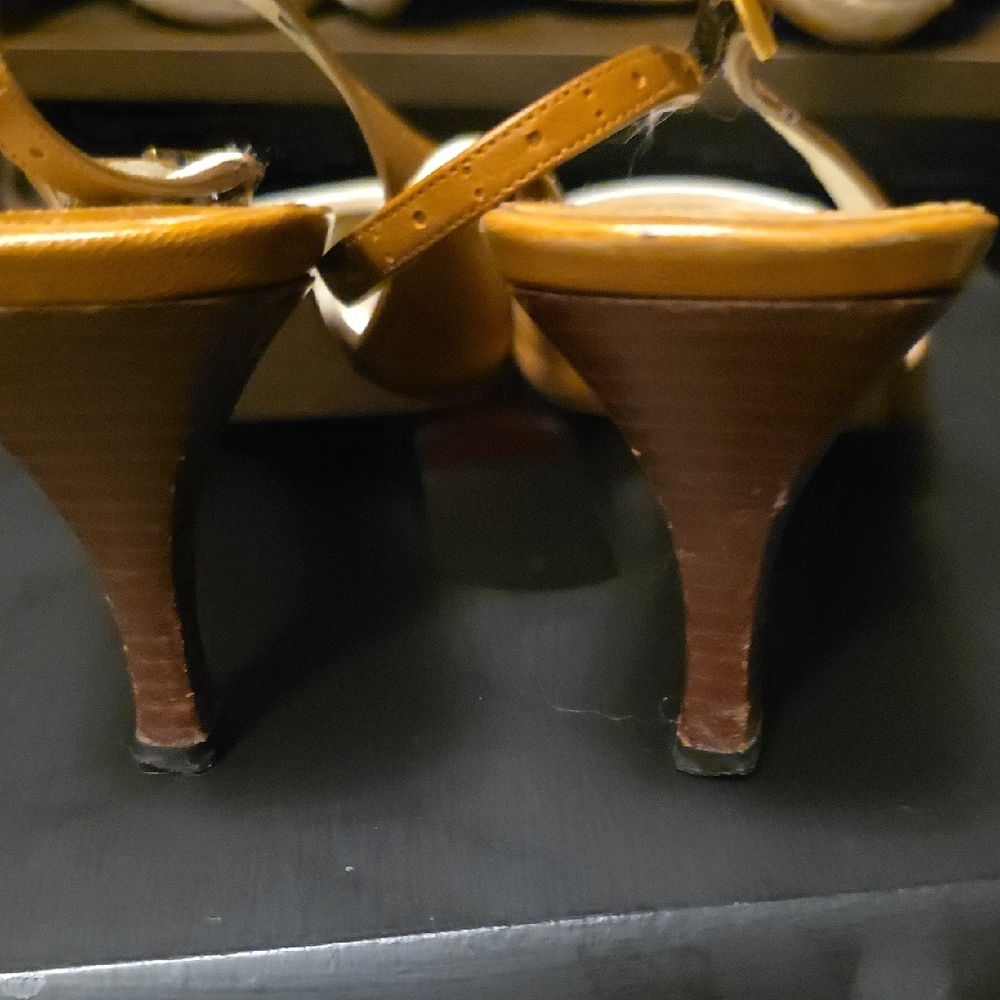 Elegant Tan and White Women's Heels - Picture 5 of 10